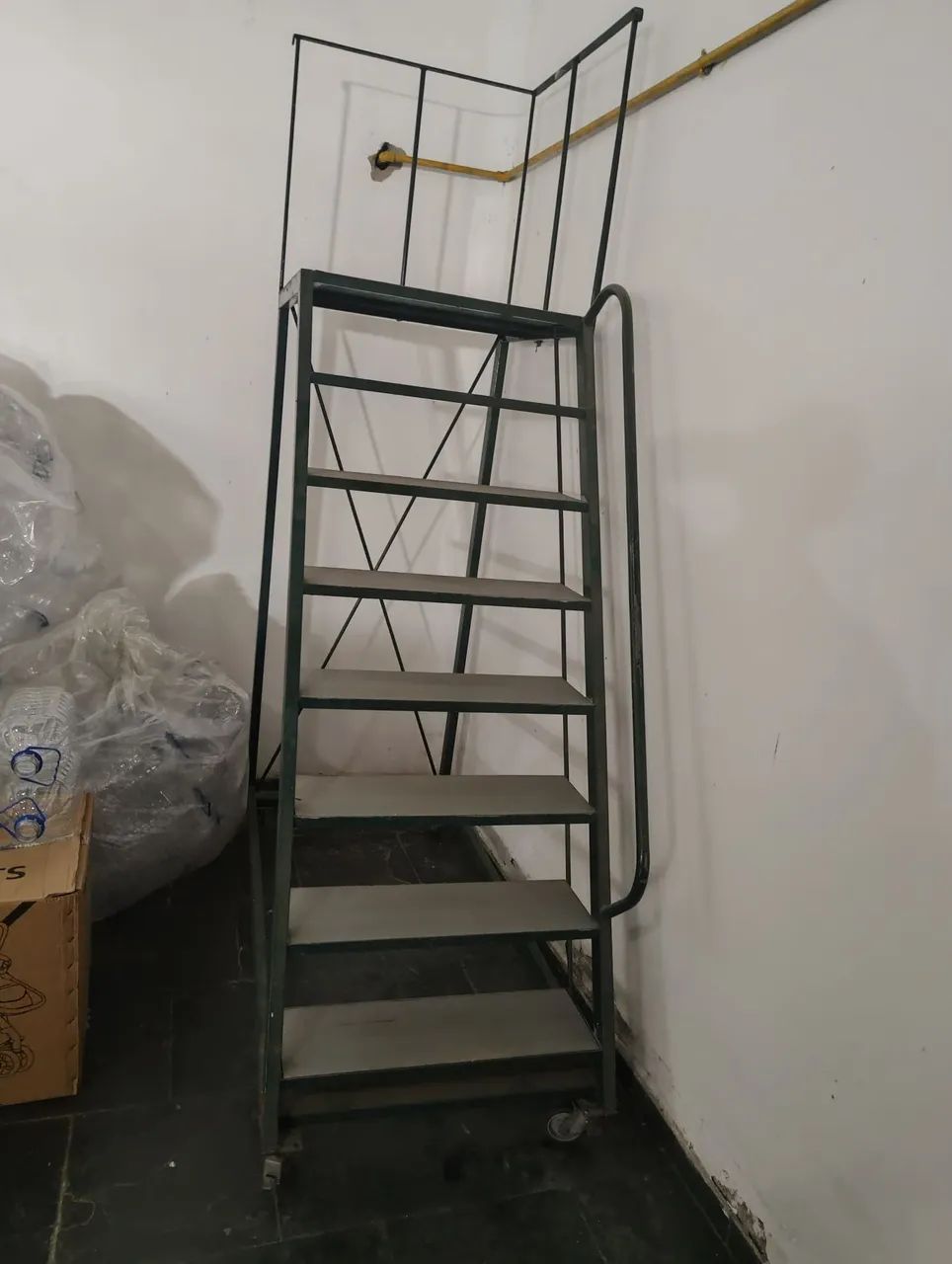 ESCADA C/PLATAFORMA DE FERRO  - Foto 3