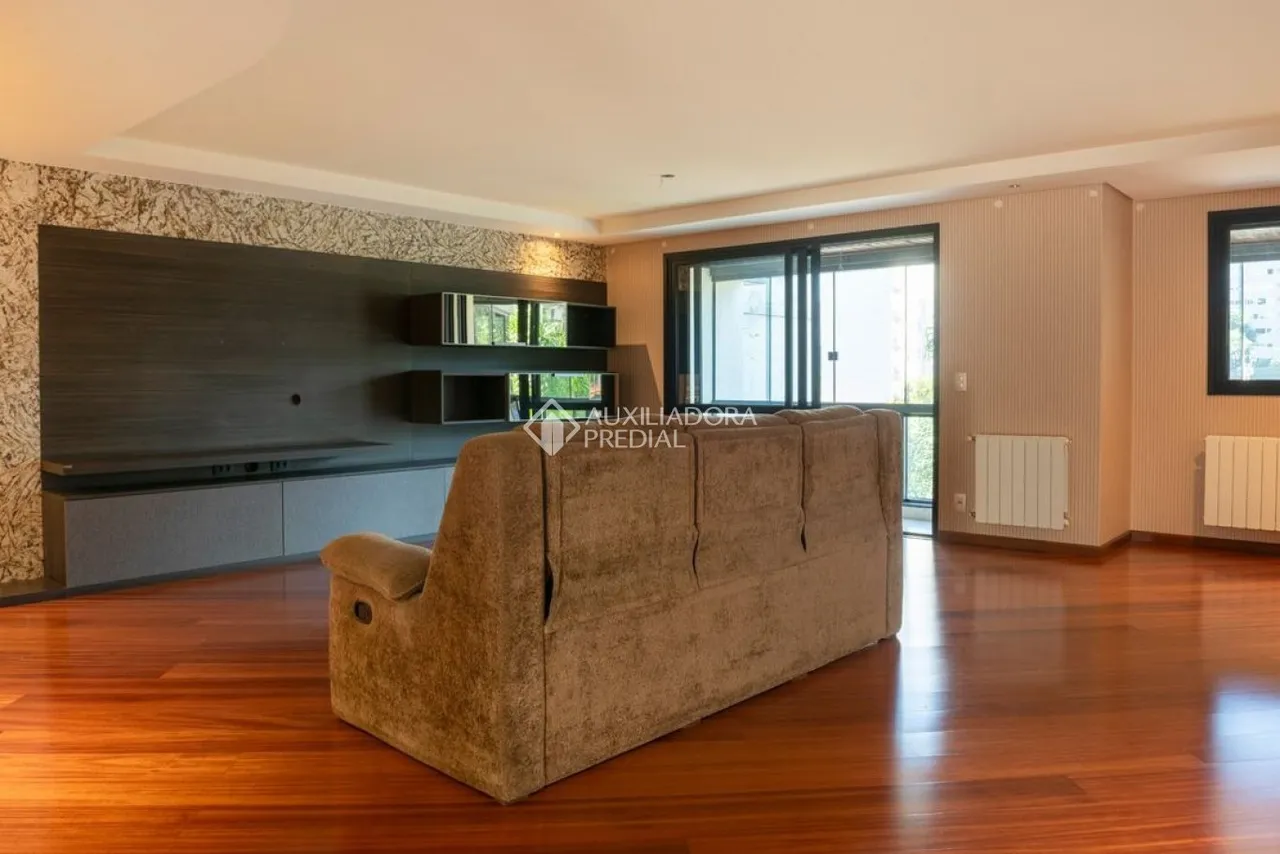 Apartamento semimobiliado, com 04 suítes, 214m² no bairro Panazzolo