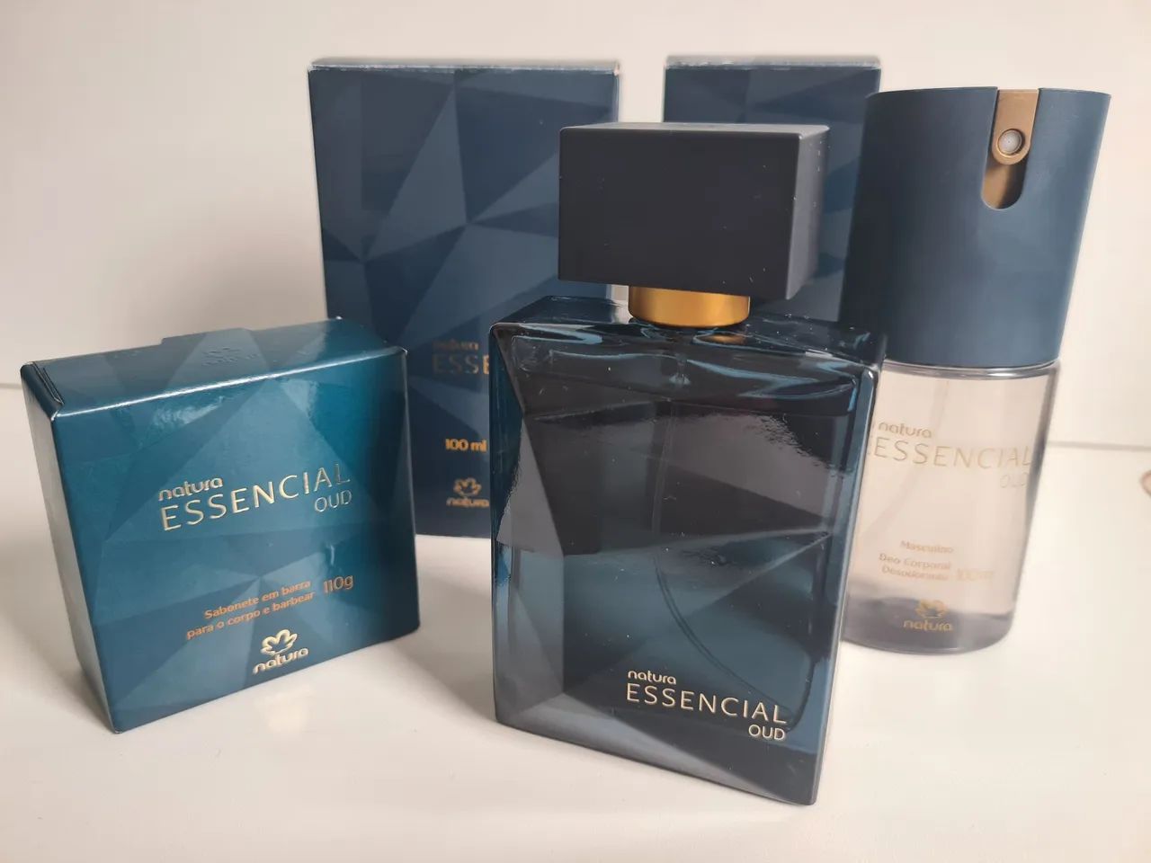 Kit Natura Essencial Oud - Perfume, Desodorante e Sabonete