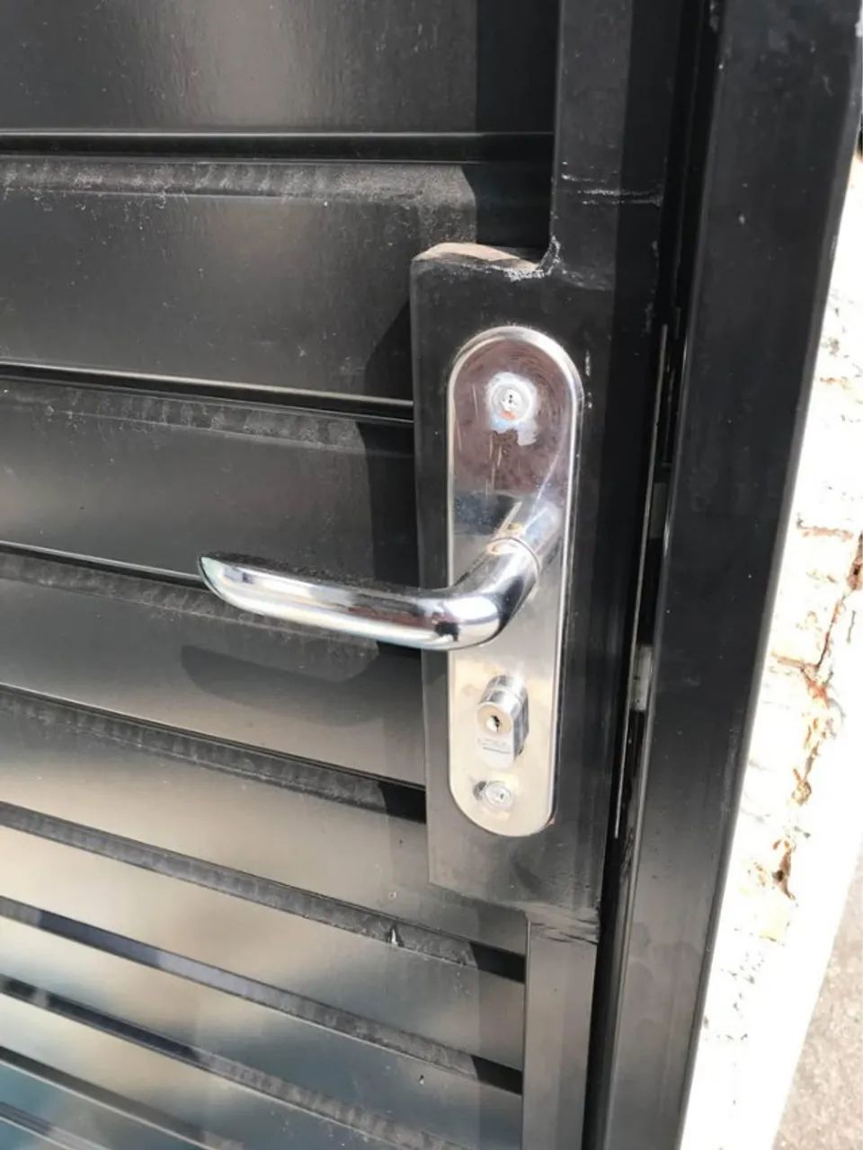 Portão garagem com portão social embutido, pintura eletrostática 2,62 largura, 2,52 altura - Foto 4