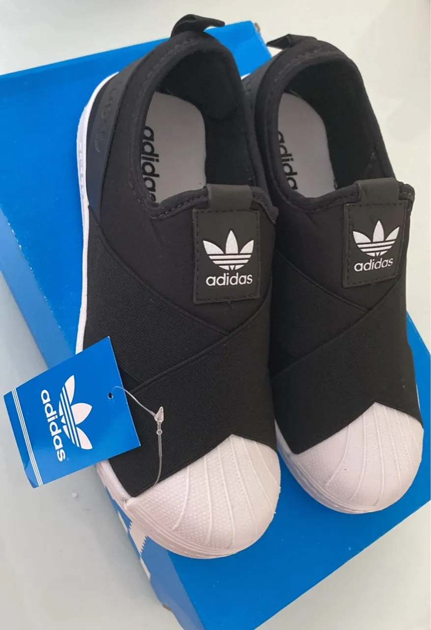 Tênis Adidas Slip On