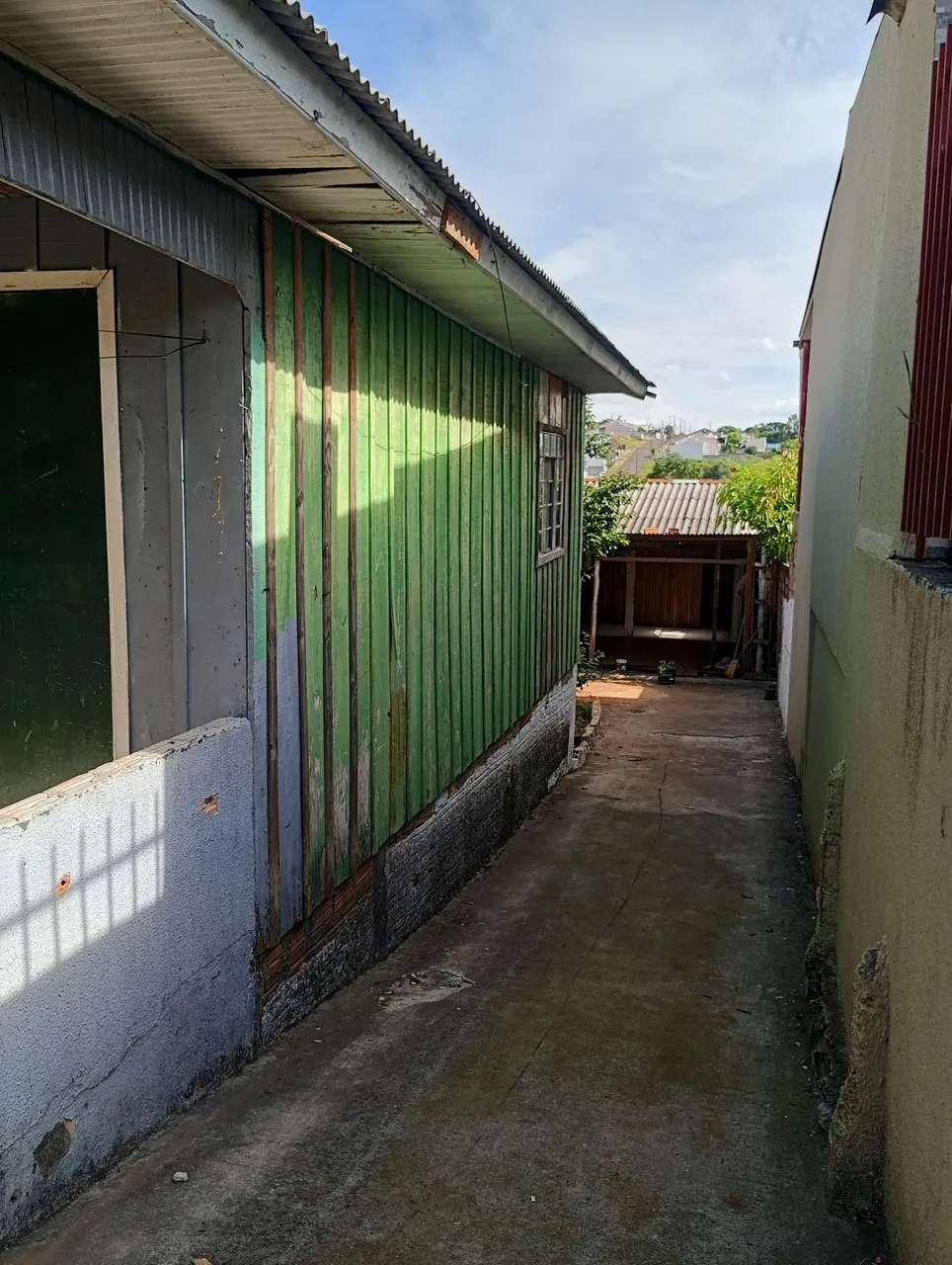 Vendo propriedade com duas casas de madeira. Aceito terreno em Francisco Beltrão