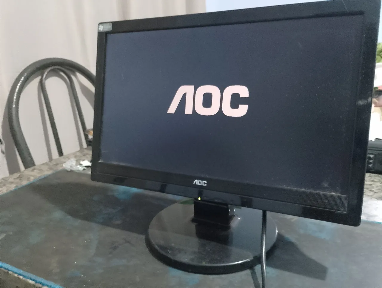Monitor AOC