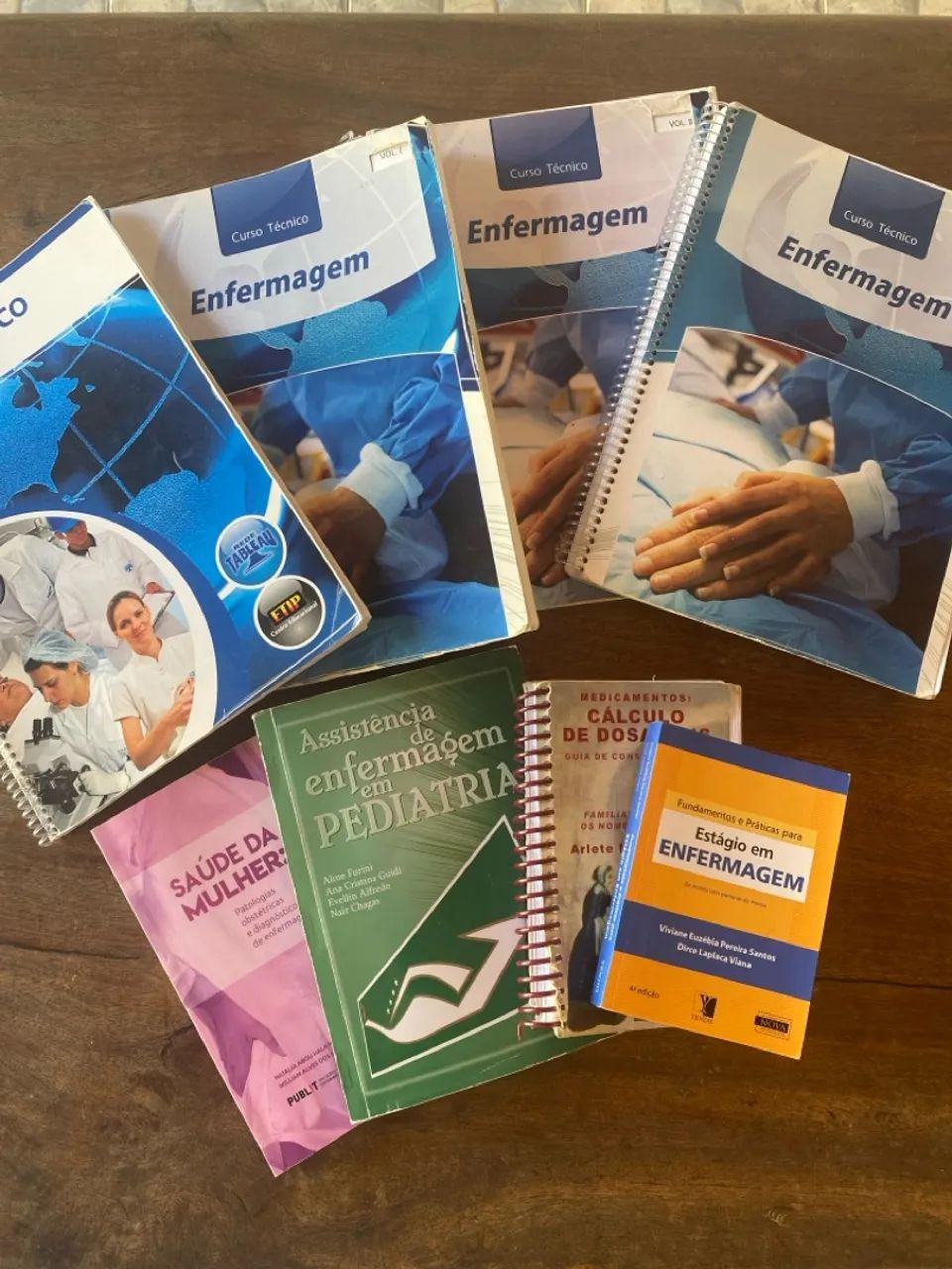 Livros e Apostilas de Técnico de Enfermagem.
