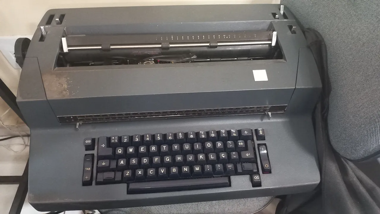 Maquina datilografia eletrica