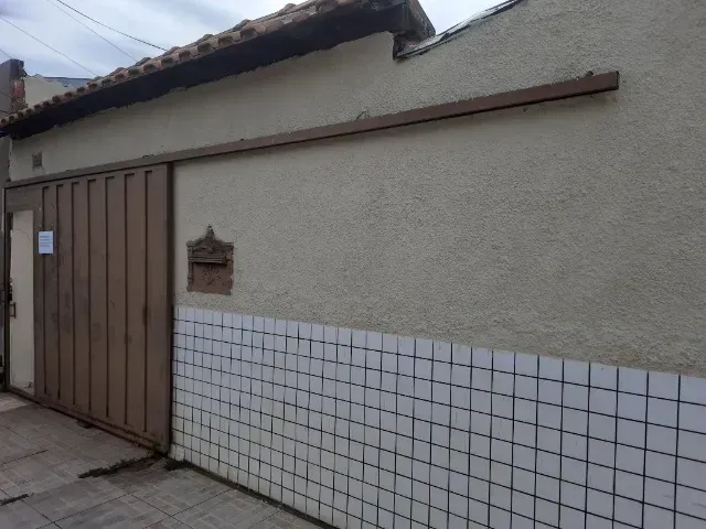 ALUGA-SE imóvel com 3 quartos, 2 banheiros e garagem em Sobradinho II