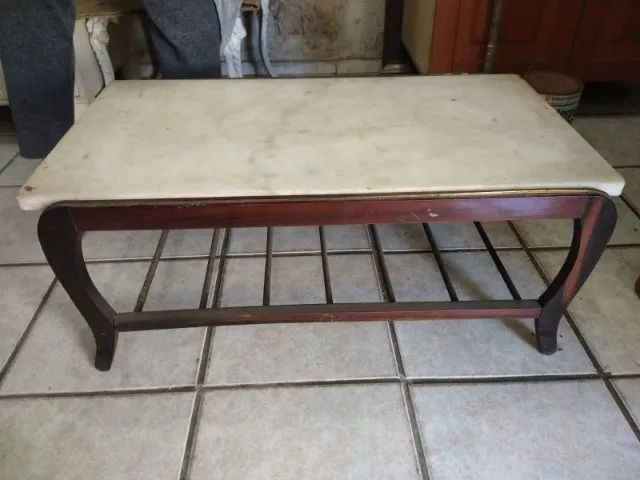 Mesa De Centro Em Caviúna Com Tampo Em Mármore Antiga - Foto 3