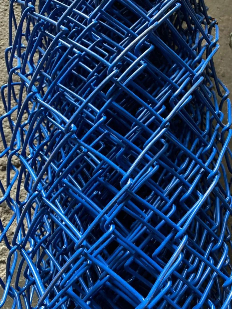 Tela alambrado PVC azul 7 m x 3 m ( comp. x alt.), fio 14, 2" - Foto 2