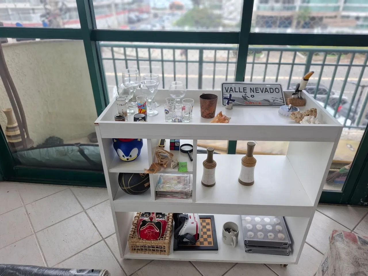 Vendo mesa lateral com rodinhas