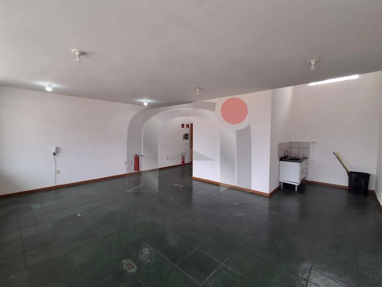 SALA NA REGIÃO CENTRAL DE INDAIATUBA EM ÓTIMA LOCALIZAÇÃO - Foto 2