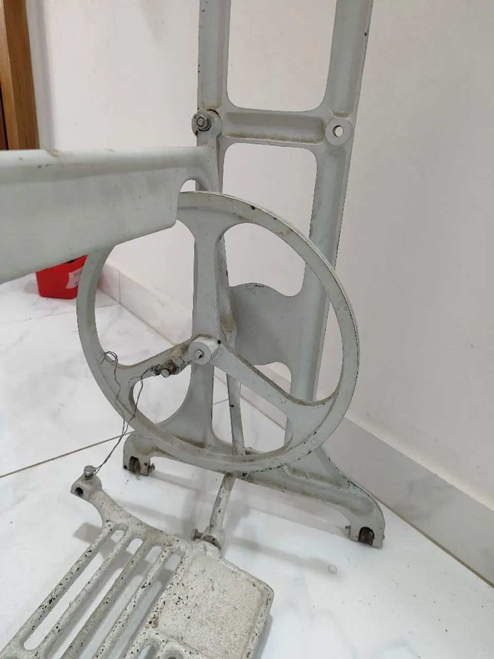 Base máquina de costura antiga de pedal  - Foto 3