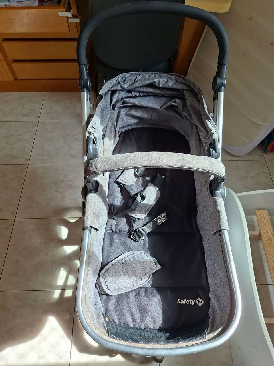 Carrinho De Bebê com Moises e Bebe Conforto - Marca Safety 1St  - Foto 5