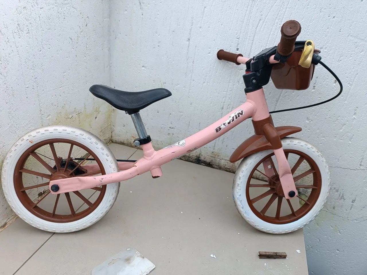 Bicicleta Infantil de Equilíbrio Runride 500 Btwin Rosa  Aro 12.  - Foto 3