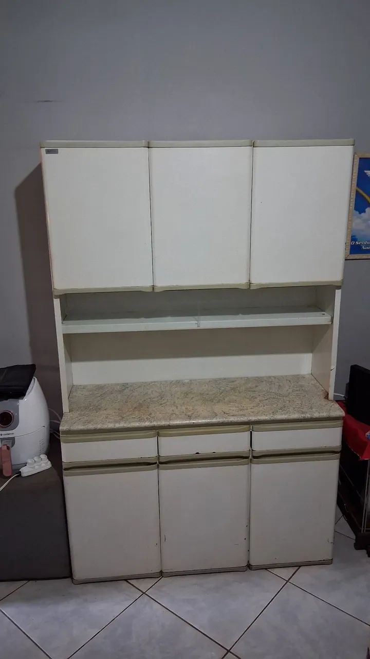 ARMÁRIO DE COZINHA