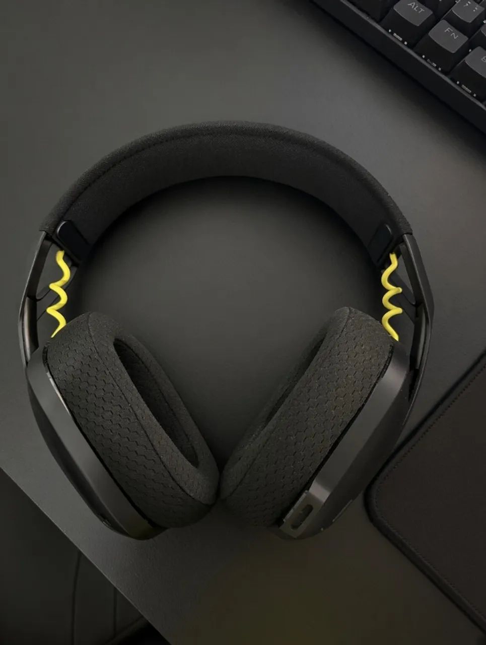 Headset Gamer Logitech G435 Sem Fio (Bluetooth) Microfone Embutido