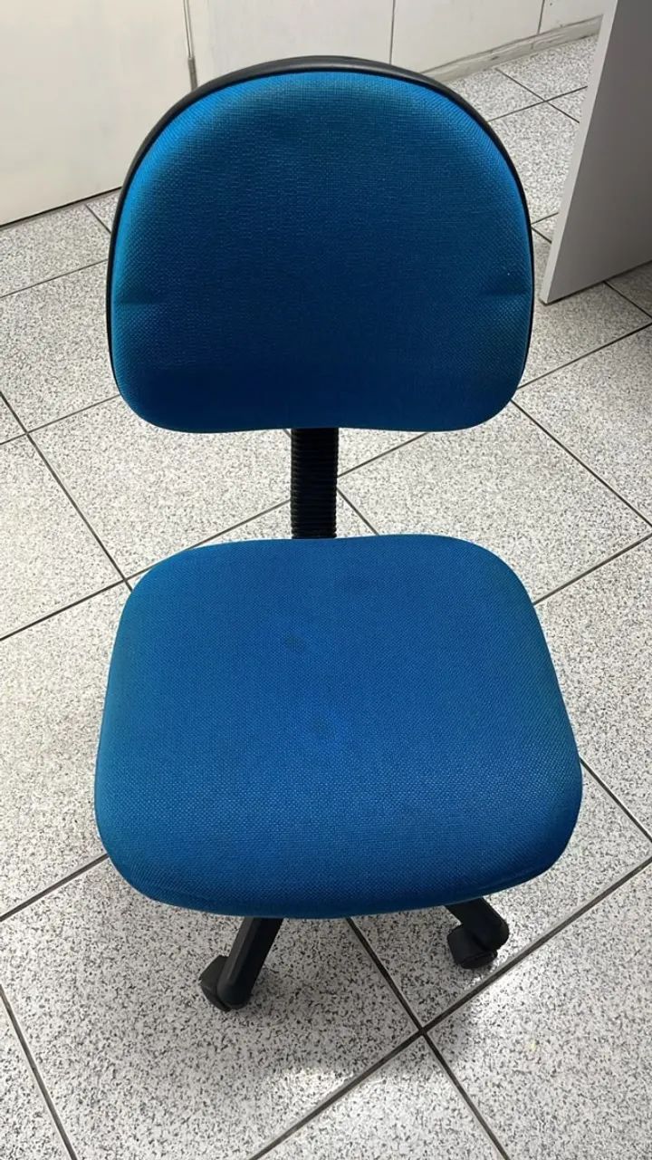 Conjunto mesas e cadeiras escritório - Foto 3