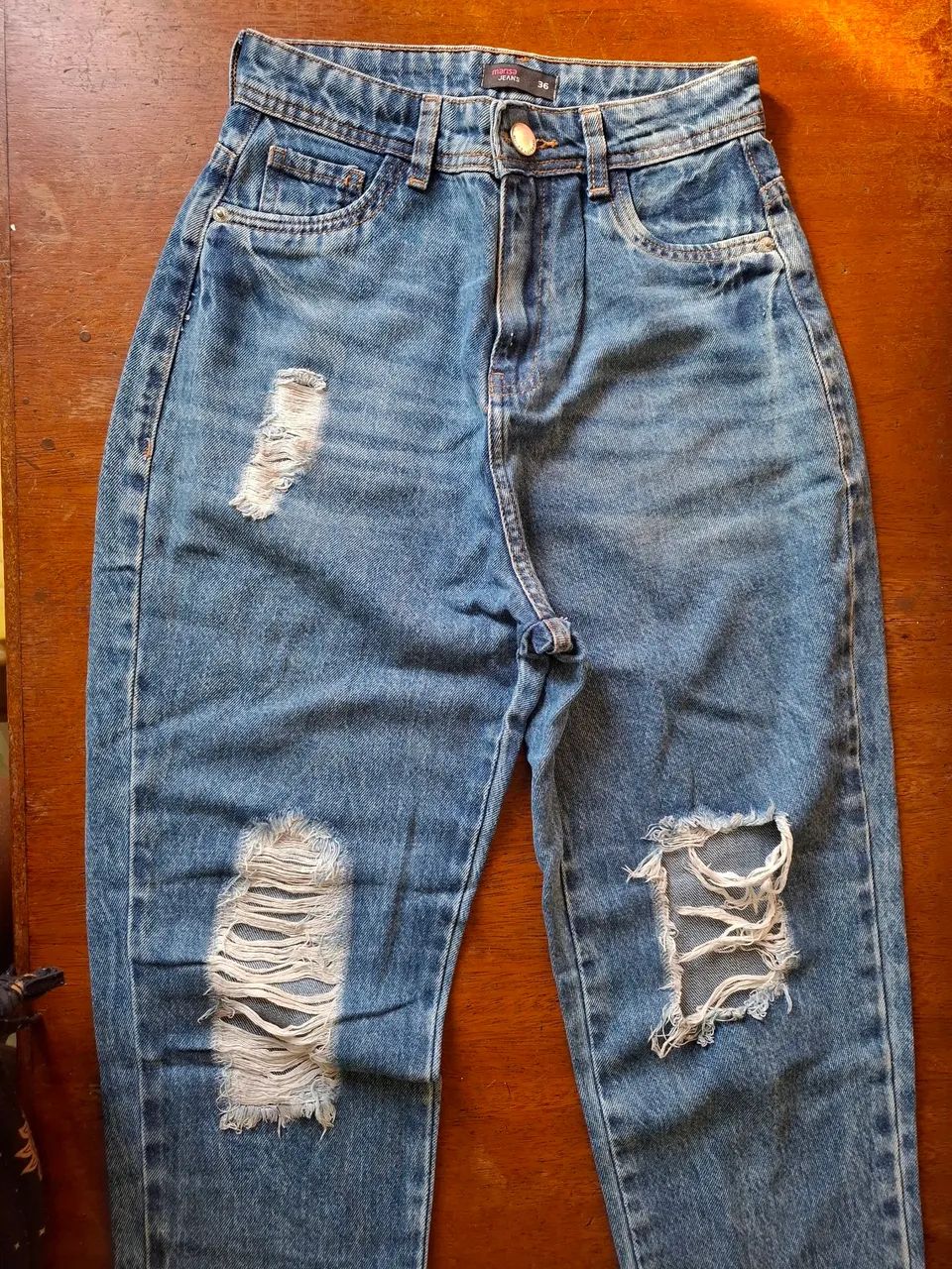 Calça Mom Jeans Destroyed
