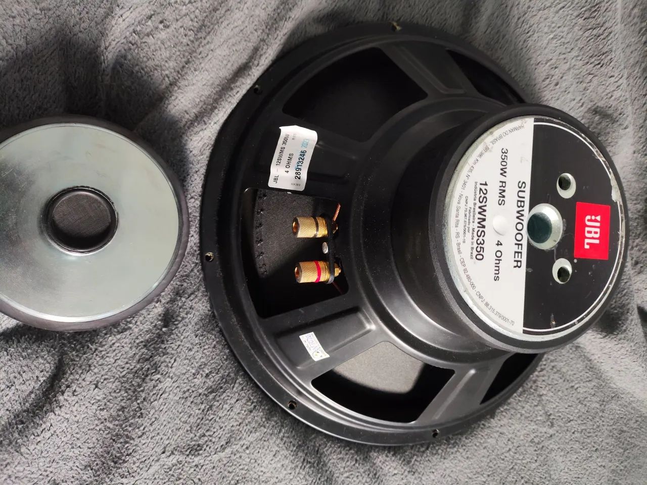 Subwoofer JBL e Drive de Titânio 