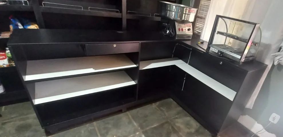 BALCÃO E ESTANTE EXPOSITOR COMERCIAL