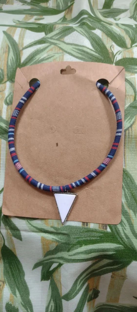 Gargantilha com uma pegada Africana.
