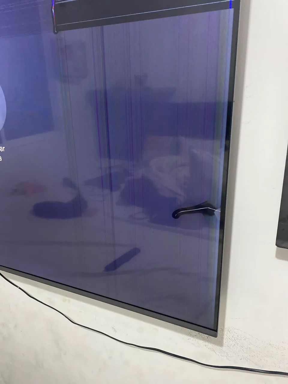     TV TCL 65? funcionando, painel danificado no canto, sem controle - Foto 3