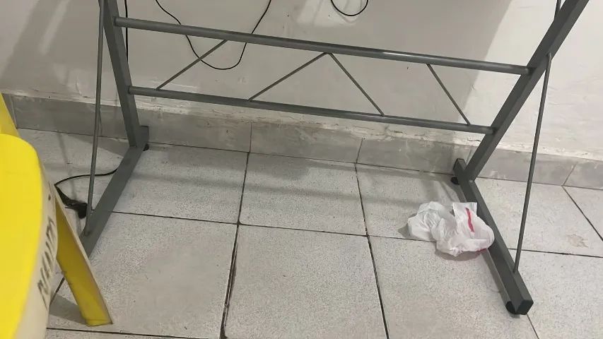 MESA DE COMPUTADOR COM DUPLO VIDRO - Foto 2