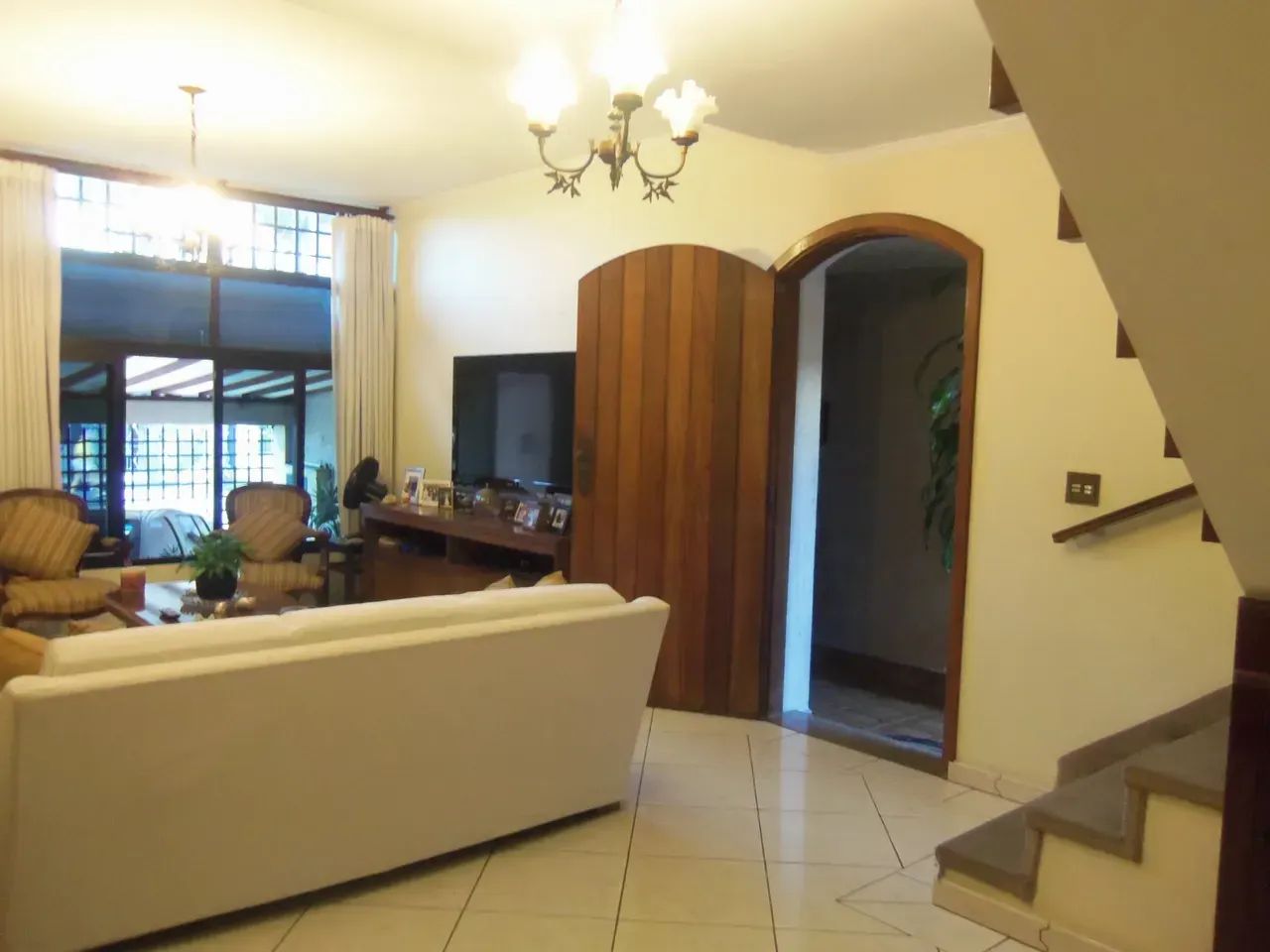 Sobrado com 3 amplos dormitórios com armários, suite e wc social - Foto 5