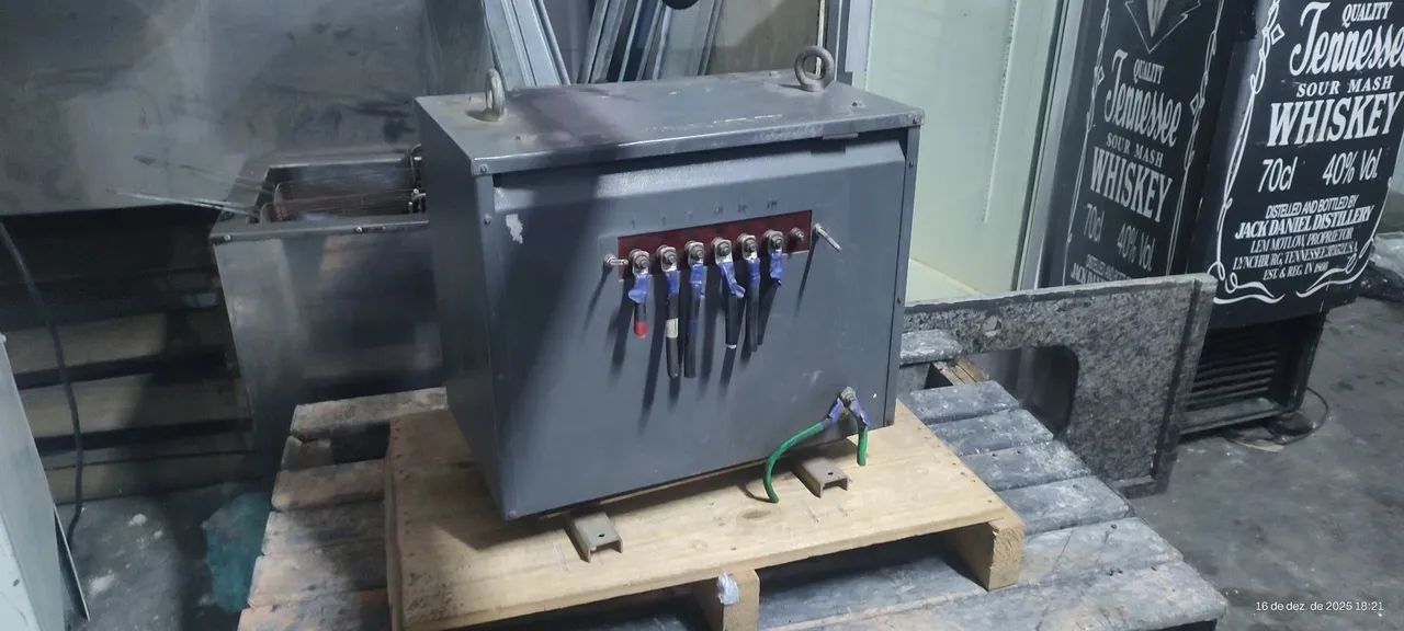 Transformador ent. 220v saída 380v