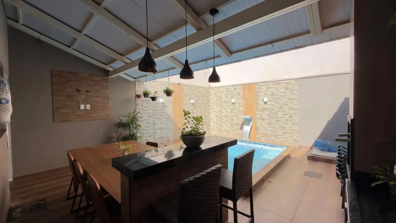 Casa 3Q com suíte e piscina no Jardim Mariliza