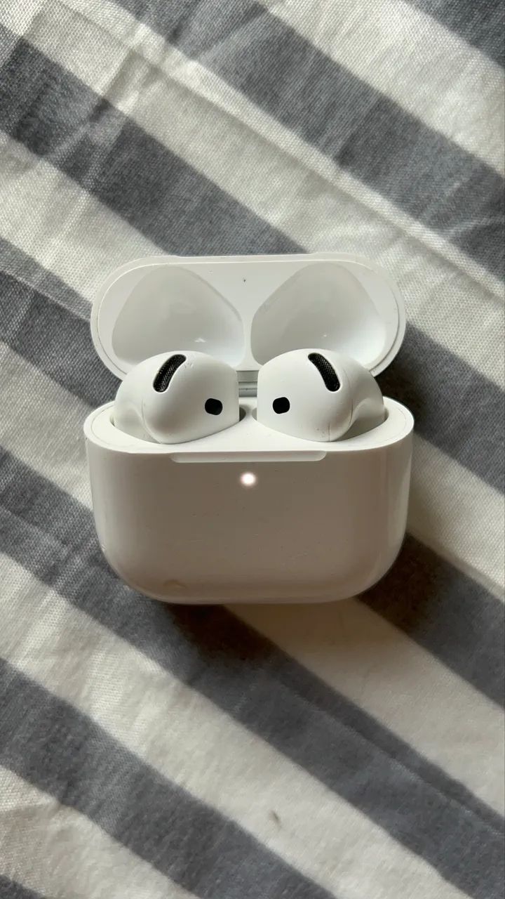 Fones AirPods (4ªgeração) 