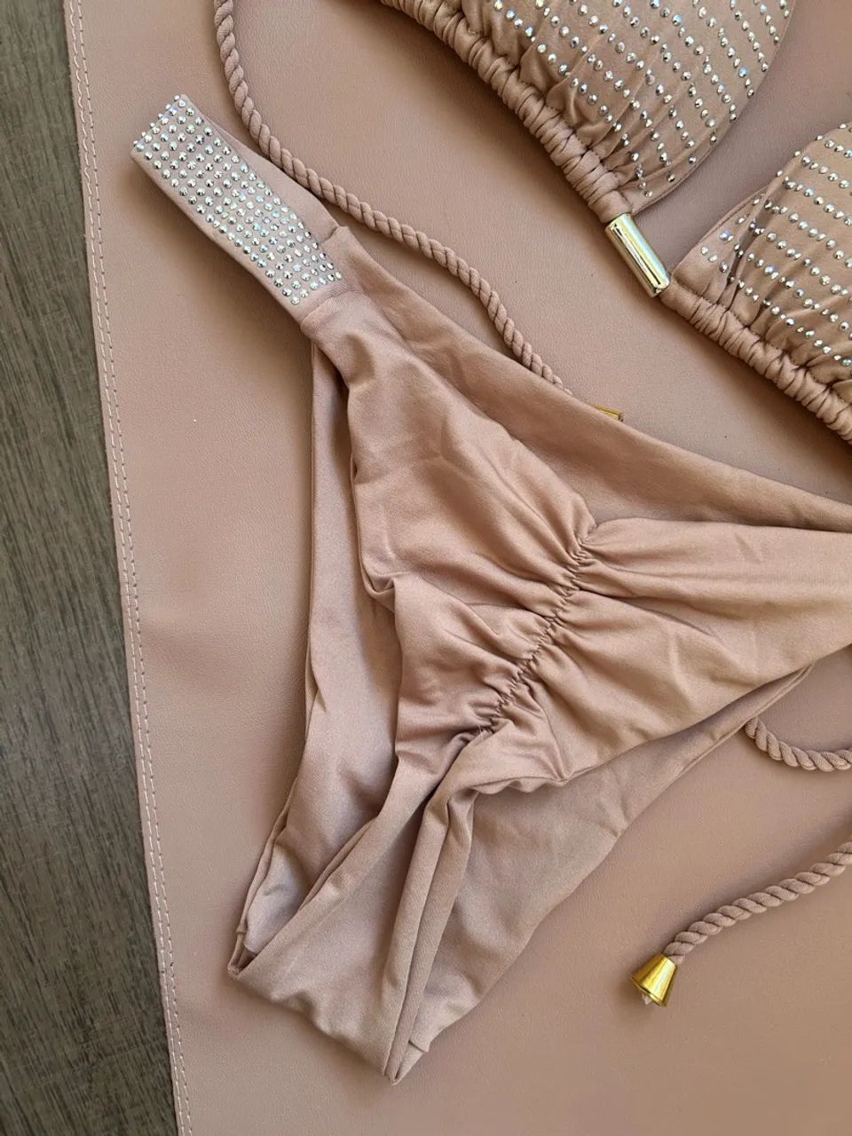 Conjunto de BIQUÍNI MARROM COM STRASS + calça de saída de praia | tam: M  - Foto 3