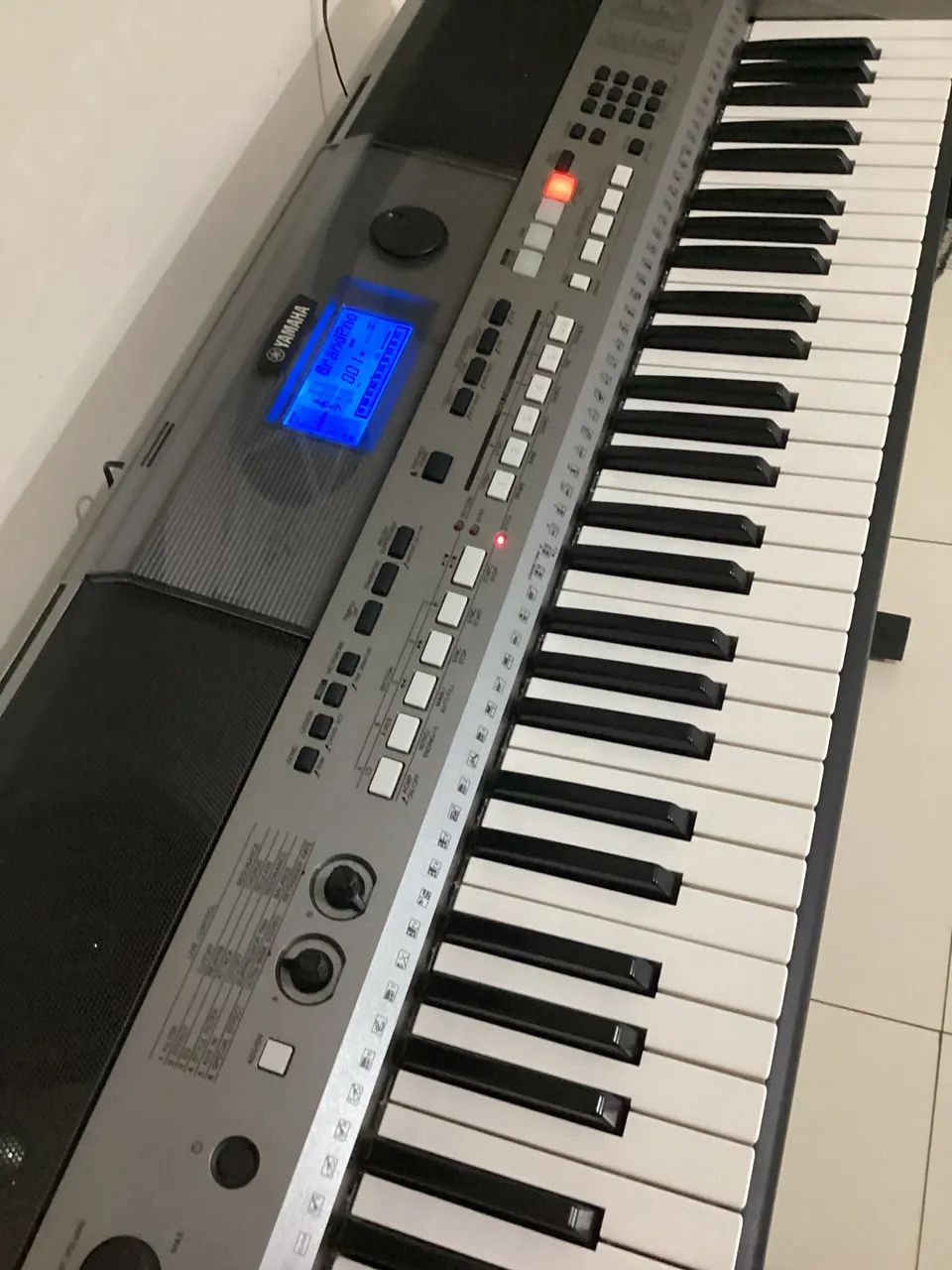 Teclado YAMAHA PSR E443 - Foto 4