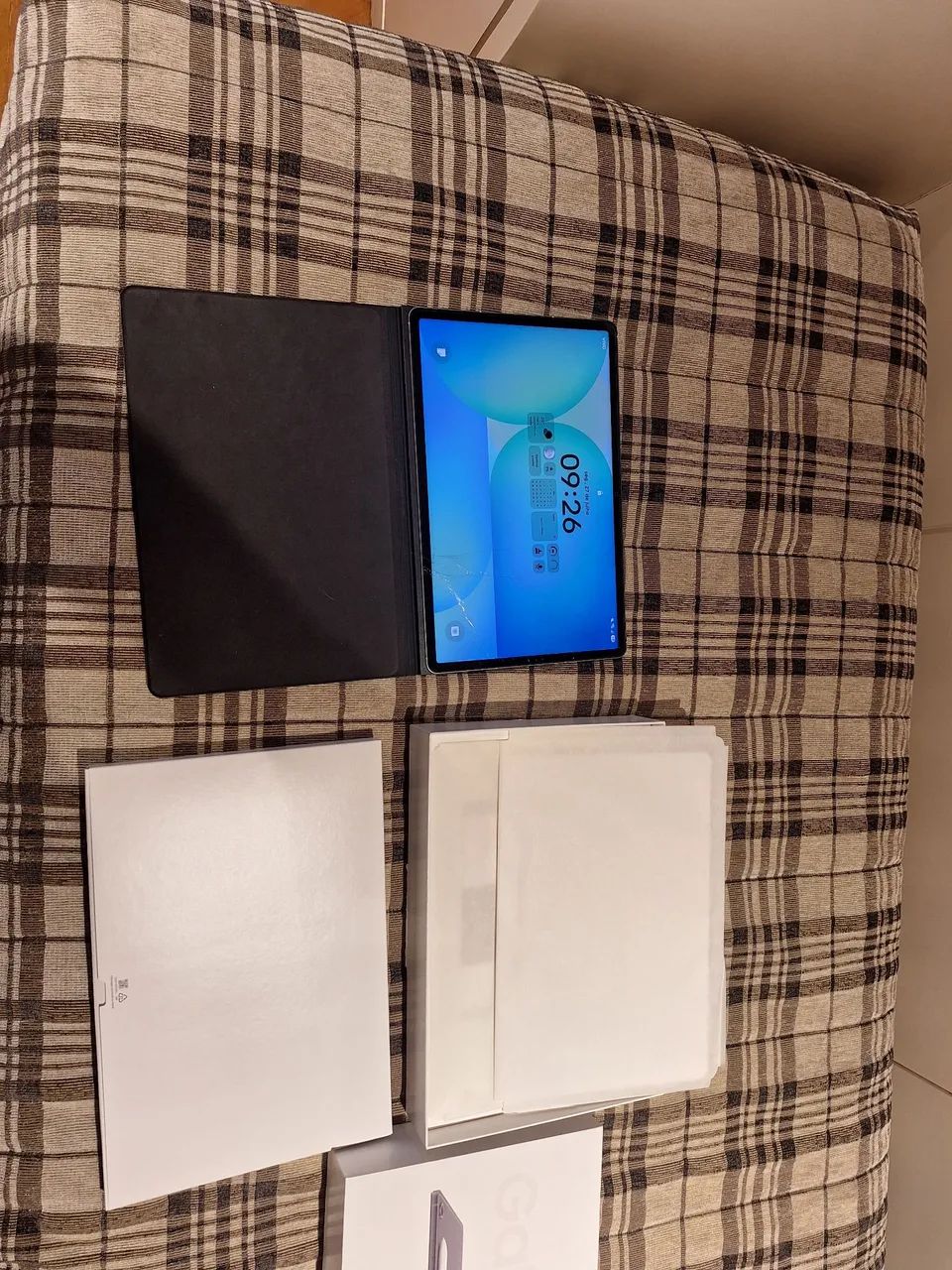 Tablet Sansung Galaxi S10 Cinza, Fe + 5G, 128 Gb, 8 Gb , Tela de 13,1", 90 Hz, S Pen Capa