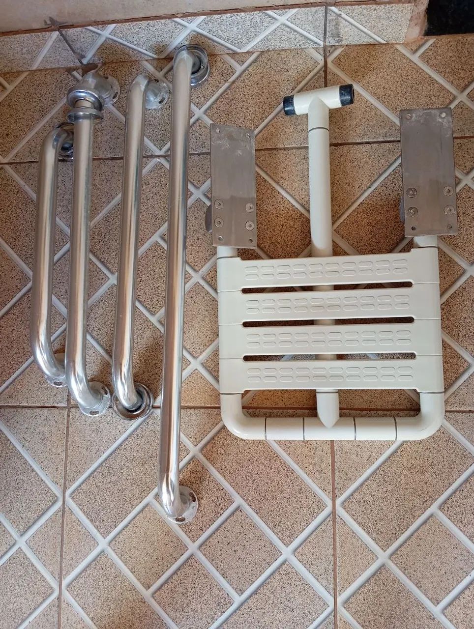 Kit banco banho e barras de apoio  - Foto 2