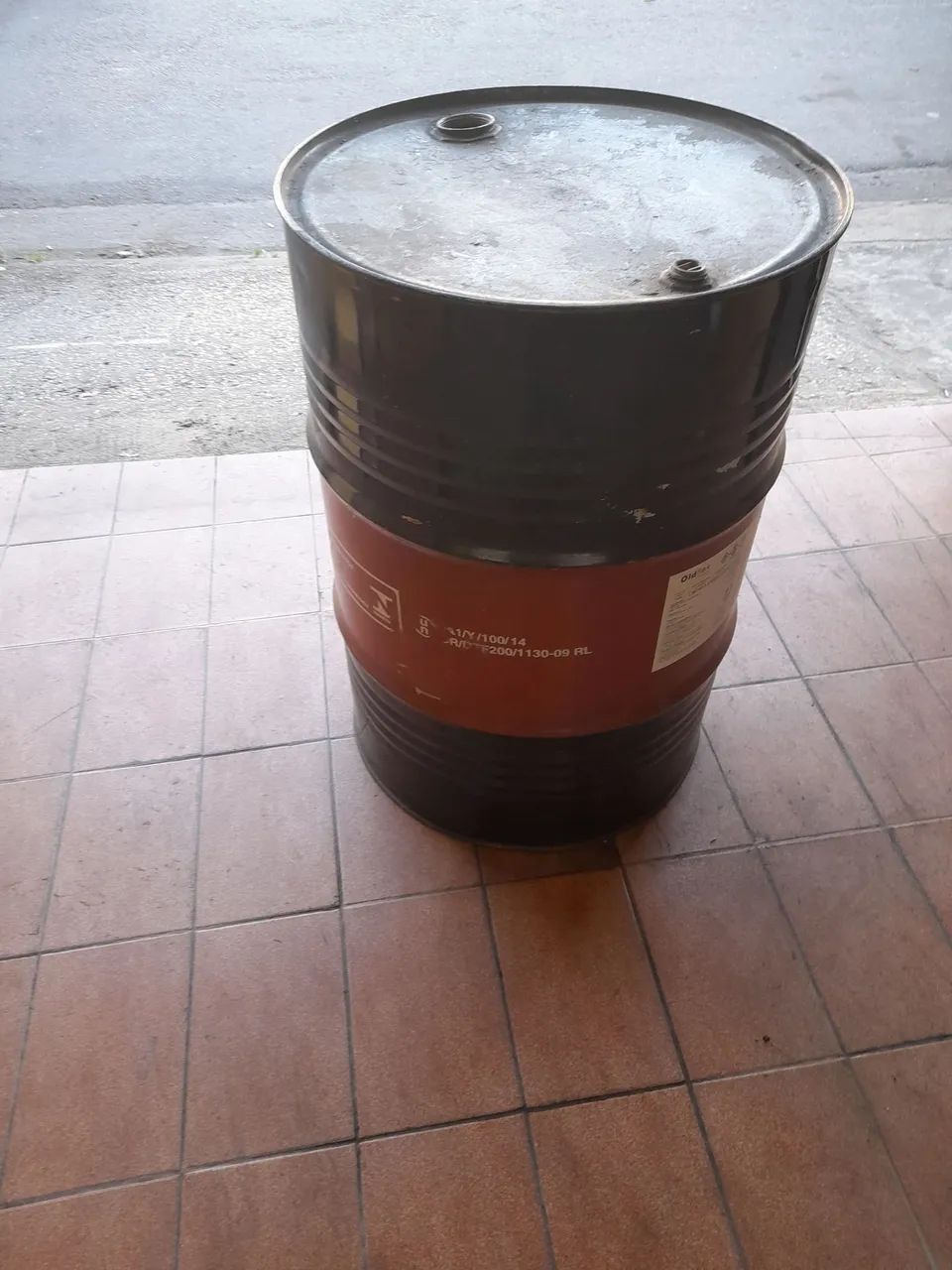 Vende se tonel se 200 litros  - Foto 2
