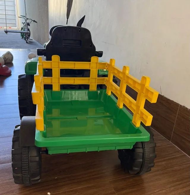 Trator Elétrico Infantil com Carreta - Pouquíssimo Uso - Foto 4