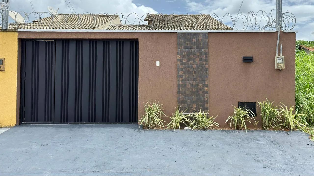 Casa de 2 Quartos - Quintal amplo e gramado - Garagem ampla - Laguna Parque - Foto 2