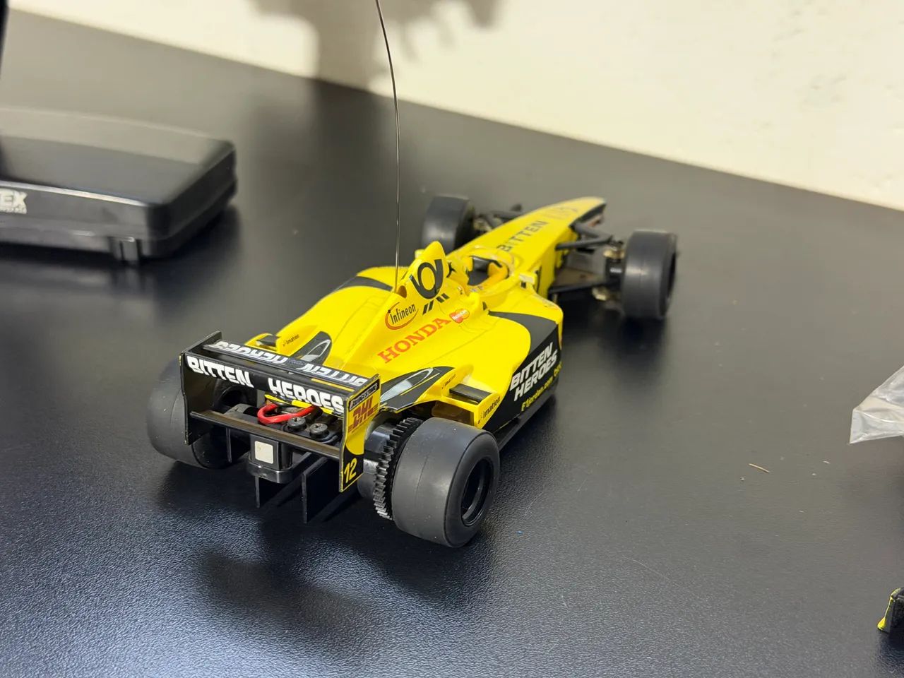 Automodelo Kyosho Mini-Z Fórmula 1 - Elétrico escala 1/28 - Foto 3