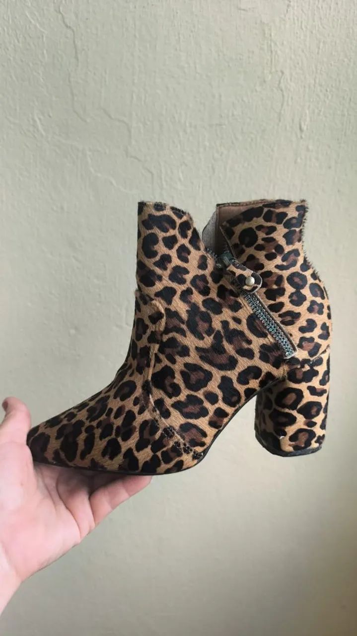 Bota cano curto de oncinha 