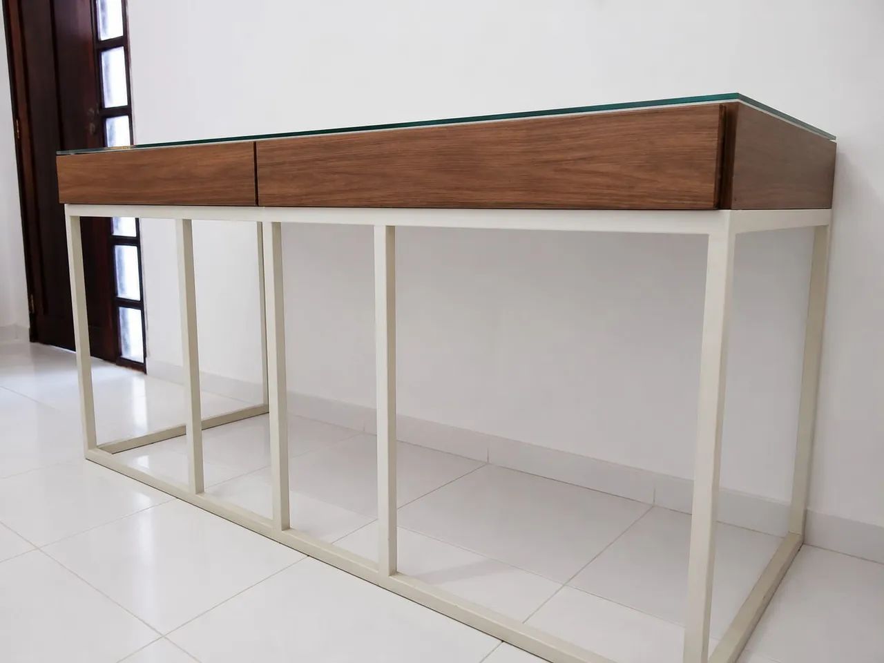 Escrivaninha Estilo Industrial com Tampo de Vidro Temperado e 2 Gavetas - MDF Premium