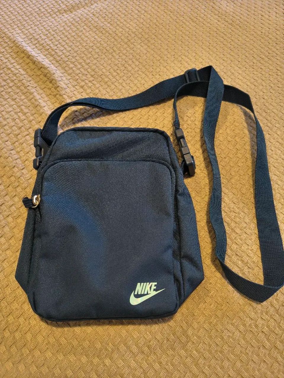 nike sling bag olx
