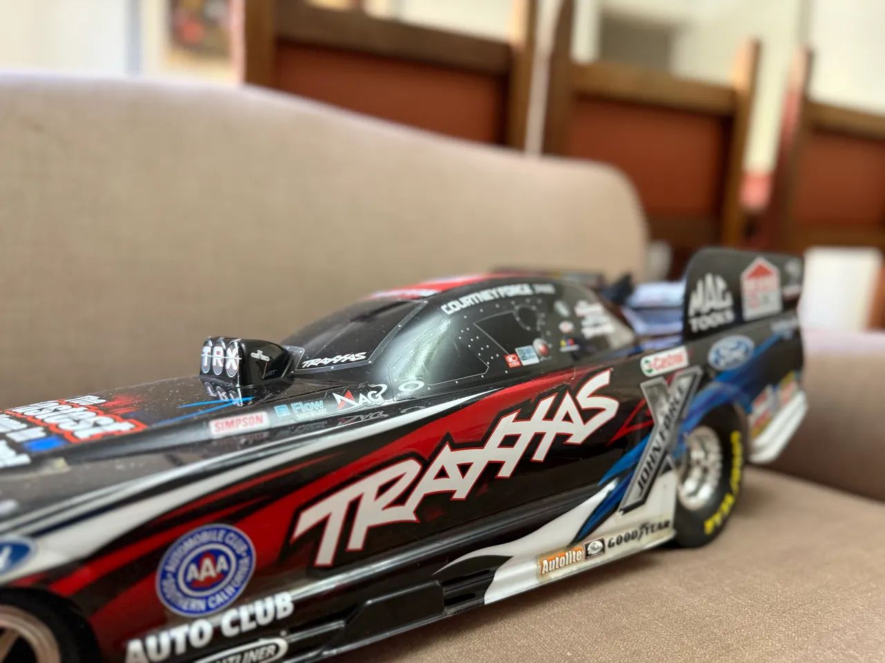 Automodelo Traxxas impecável super rápido  - Foto 4