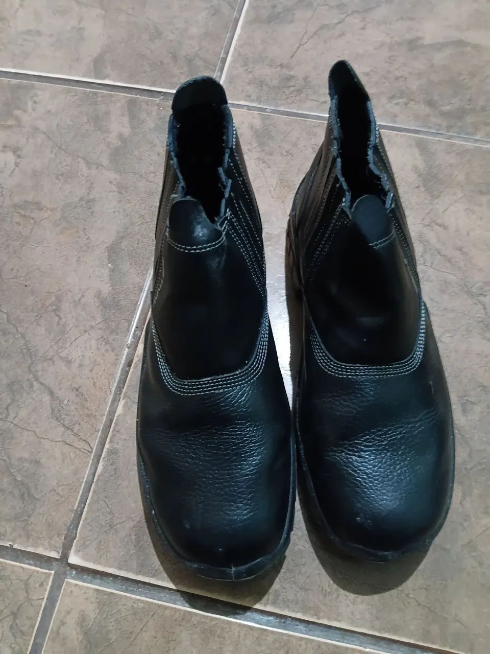 Vende-se uma bota estival número 43 
