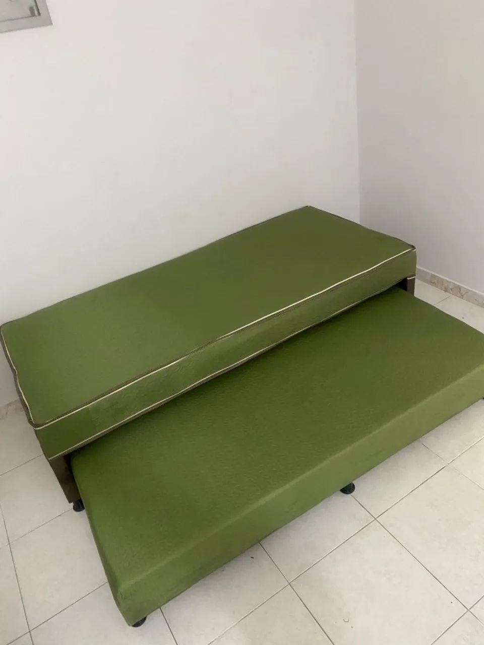Solteiro com auxiliar Temos: Espuma, molas bonnel, molas ensacadas Novas