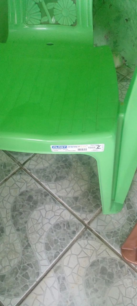 Cadeira plástica  - Foto 4