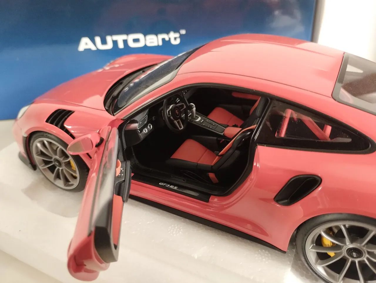 Autoart 1/18 Porsche 911 GT3 RS Ed limitada  - Foto 4