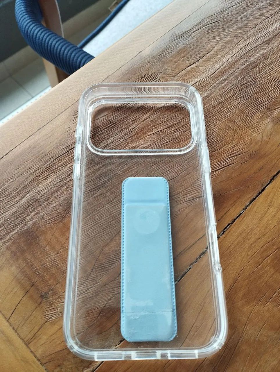 Capa iPhone 17 transparente com suporte