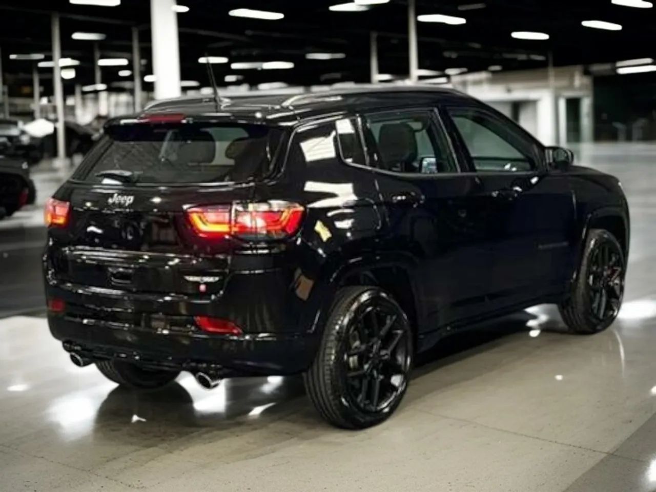 Jeep Commander Black Hurricane 2.0 4X4 TB AUT 2027 - Foto 2