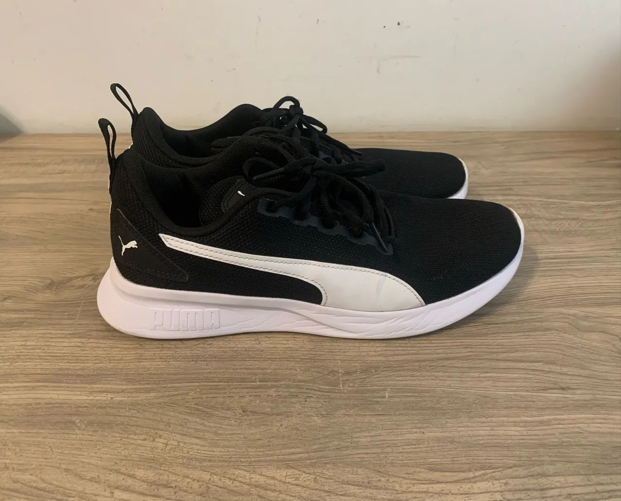 Tênis Puma Flyer Runner (Preto e Branco) USADO