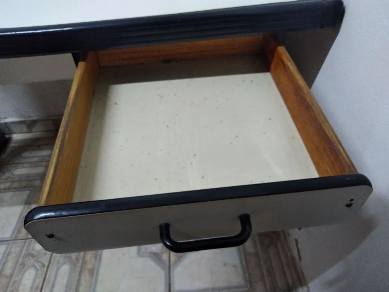 Vendo mesa com gavetas  - Foto 3